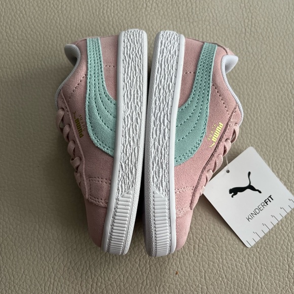 NWT - Puma Kids’ Suede Classic Shoes - Size 8 - Picture 4 of 7